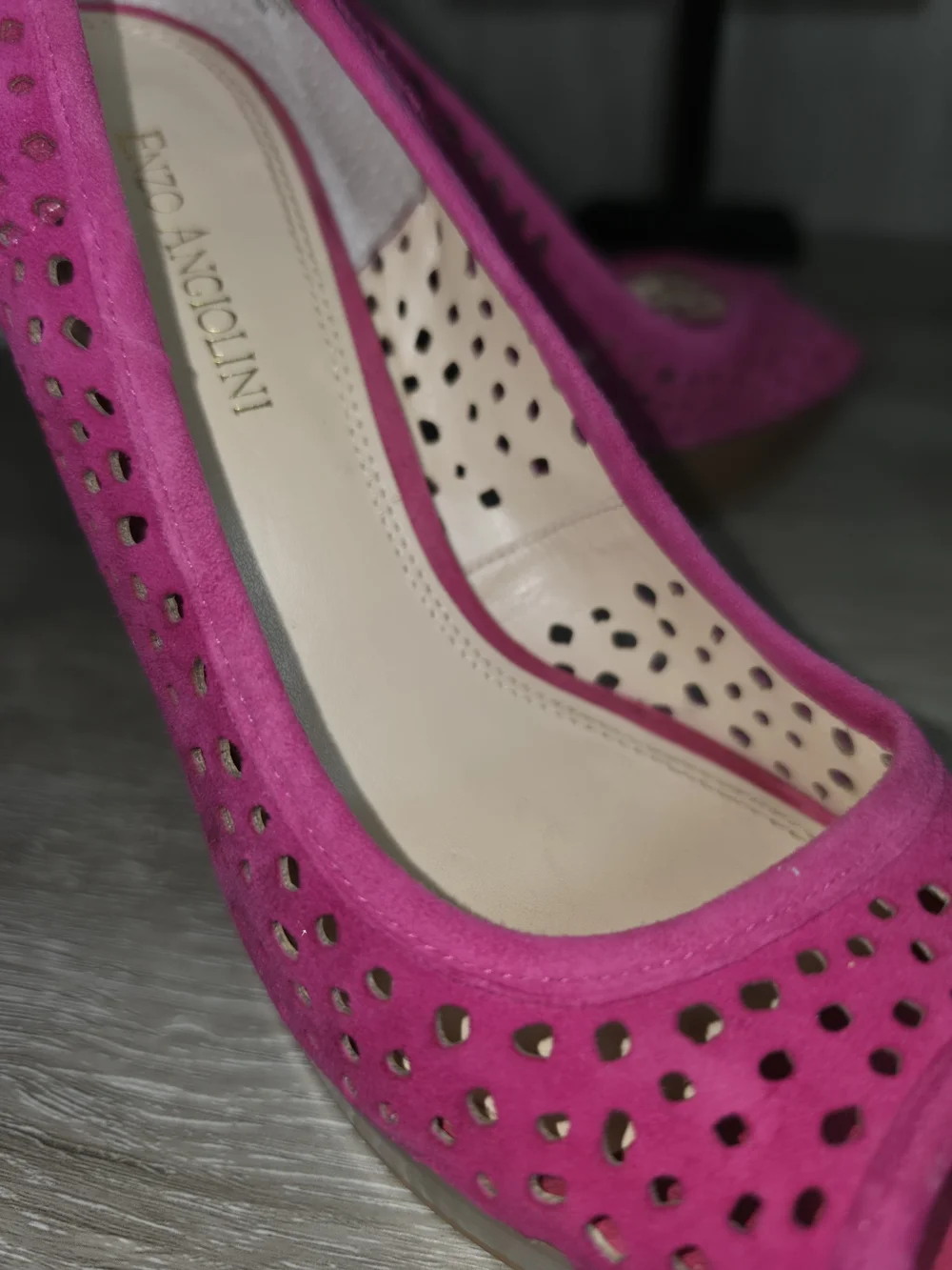 ENZO ANGIOLINI Sully Fuchsia Suede Peep-Toe Heels Laser-cut Design Women's 8M